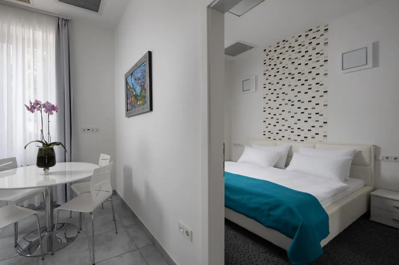 Apartments Club Vala 0*, Selce