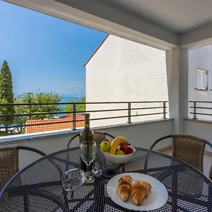 Apartment Luxury Lovorka 3 & 4***/****, Selce